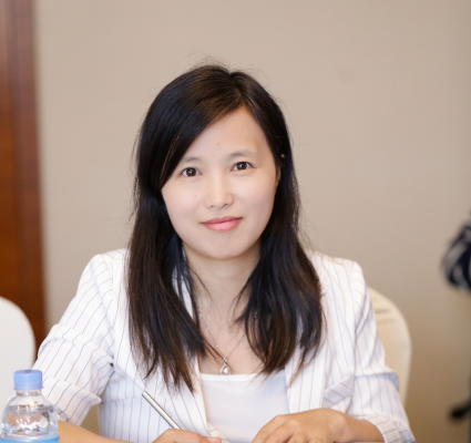 谭咏梅证件照