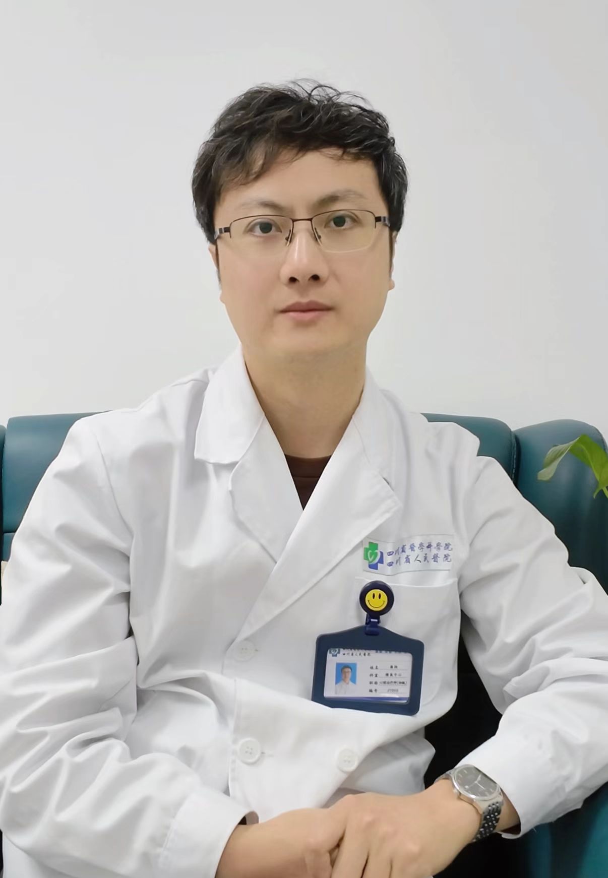 梁润证件照