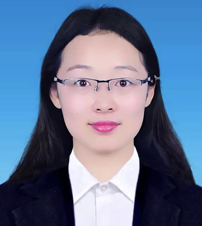 张馨月证件照
