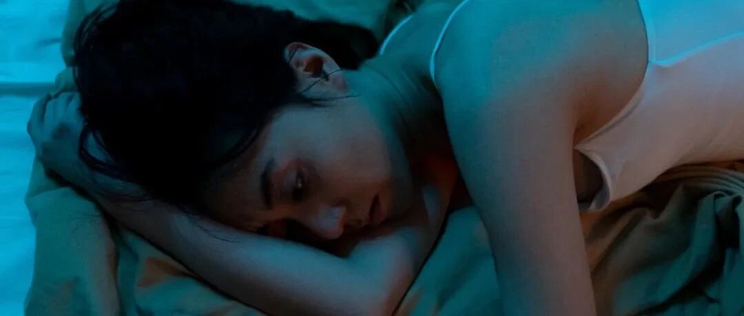 半夜翻来覆去睡不着,为了入睡你做过哪些蠢事儿?