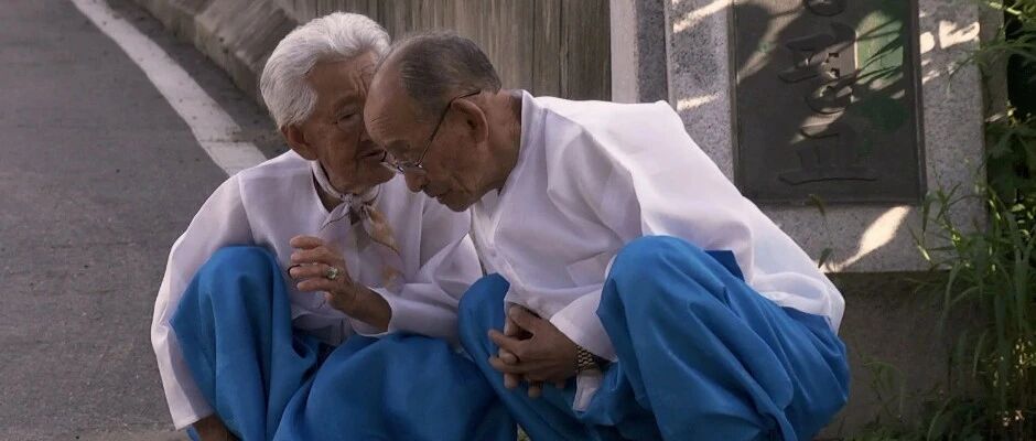 最好的爱情是什么?这对夫妻结婚76年,“枯燥”日常却让我从头哭到尾……