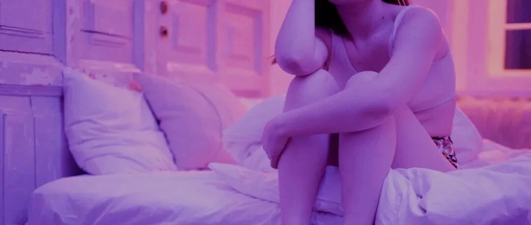 “全世界都睡着了,可我还睁着眼”。那个让你彻夜难眠的晚上,到底发生了什么?