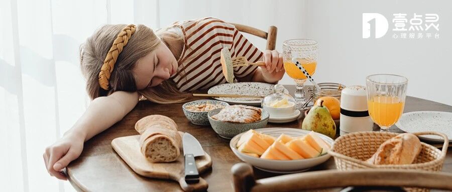 妹妹出生后,她被忽视,成了重口话梅成瘾者:你的食欲是如何反映内心的?
