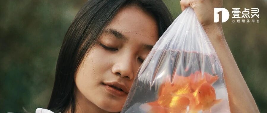 给母亲当「丈夫」:东亚女儿们的共生困境!