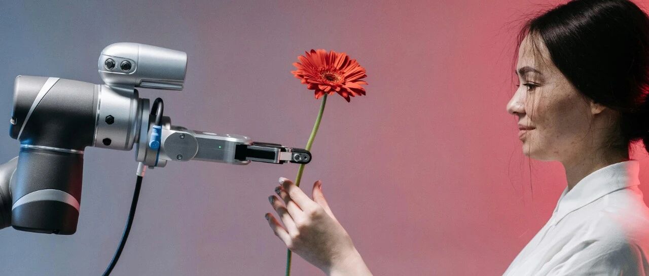 AI时代,人类秒回师凭什么击中年轻人?这3个温度内核是关键
