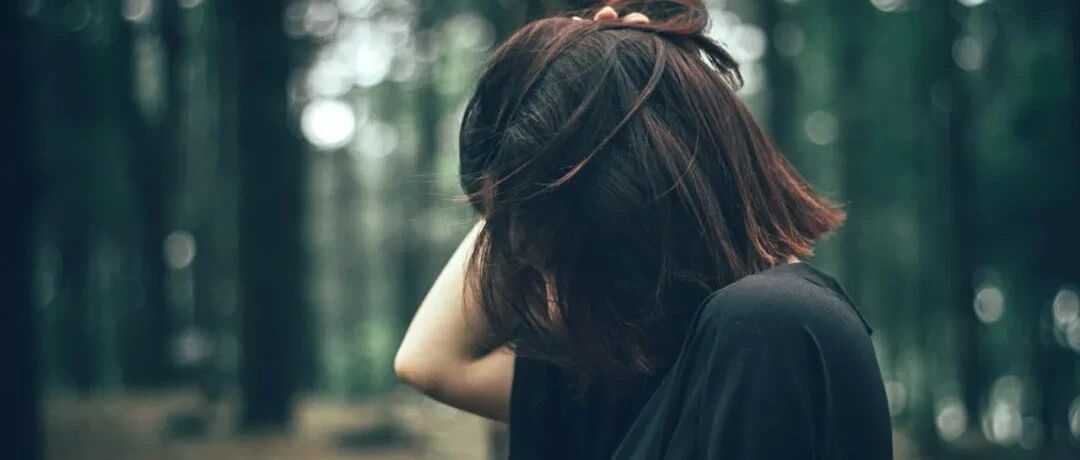 为什么在感情里,有的女孩爱着爱着就任由对方摆布了?